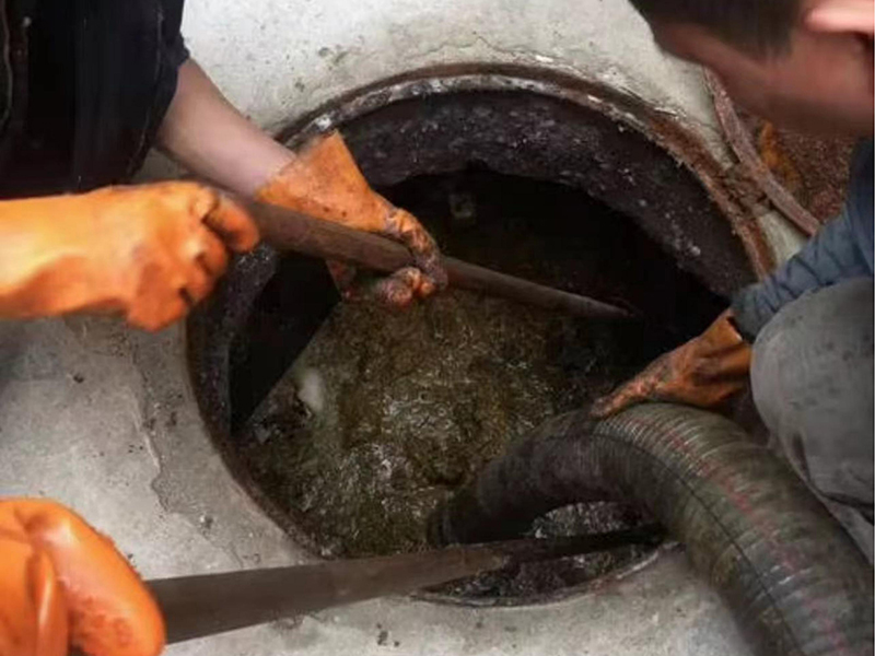 洪梅镇清理化粪池时如何避免沼气的危害?